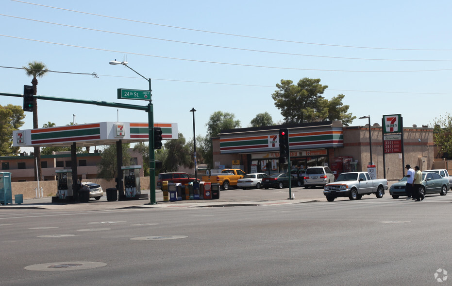 2401 E McDowell Rd, Phoenix, AZ for lease - Building Photo - Image 3 of 8