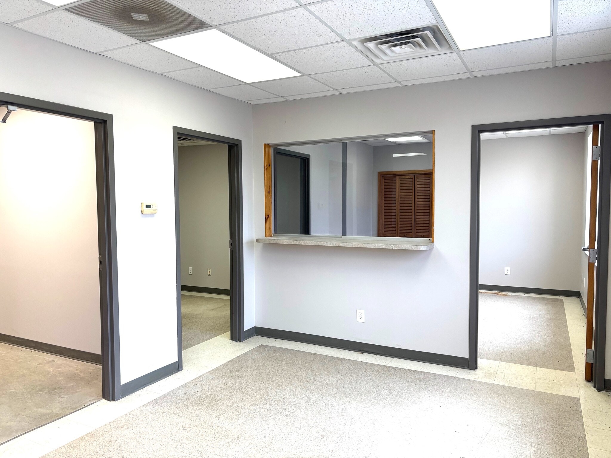 11 Cottonwood Dr, Chatham, IL for lease Interior Photo- Image 1 of 11