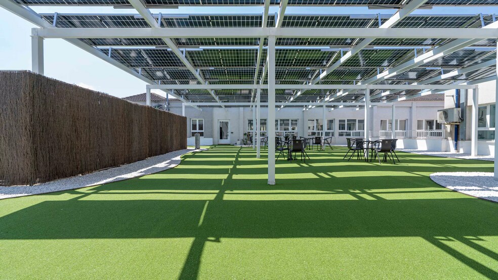 Office in Alcobendas, Madrid for lease - Building Photo - Image 3 of 19