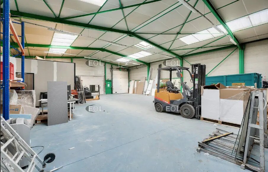 Flex in Saint-Genis-Laval for lease - Interior Photo - Image 3 of 8