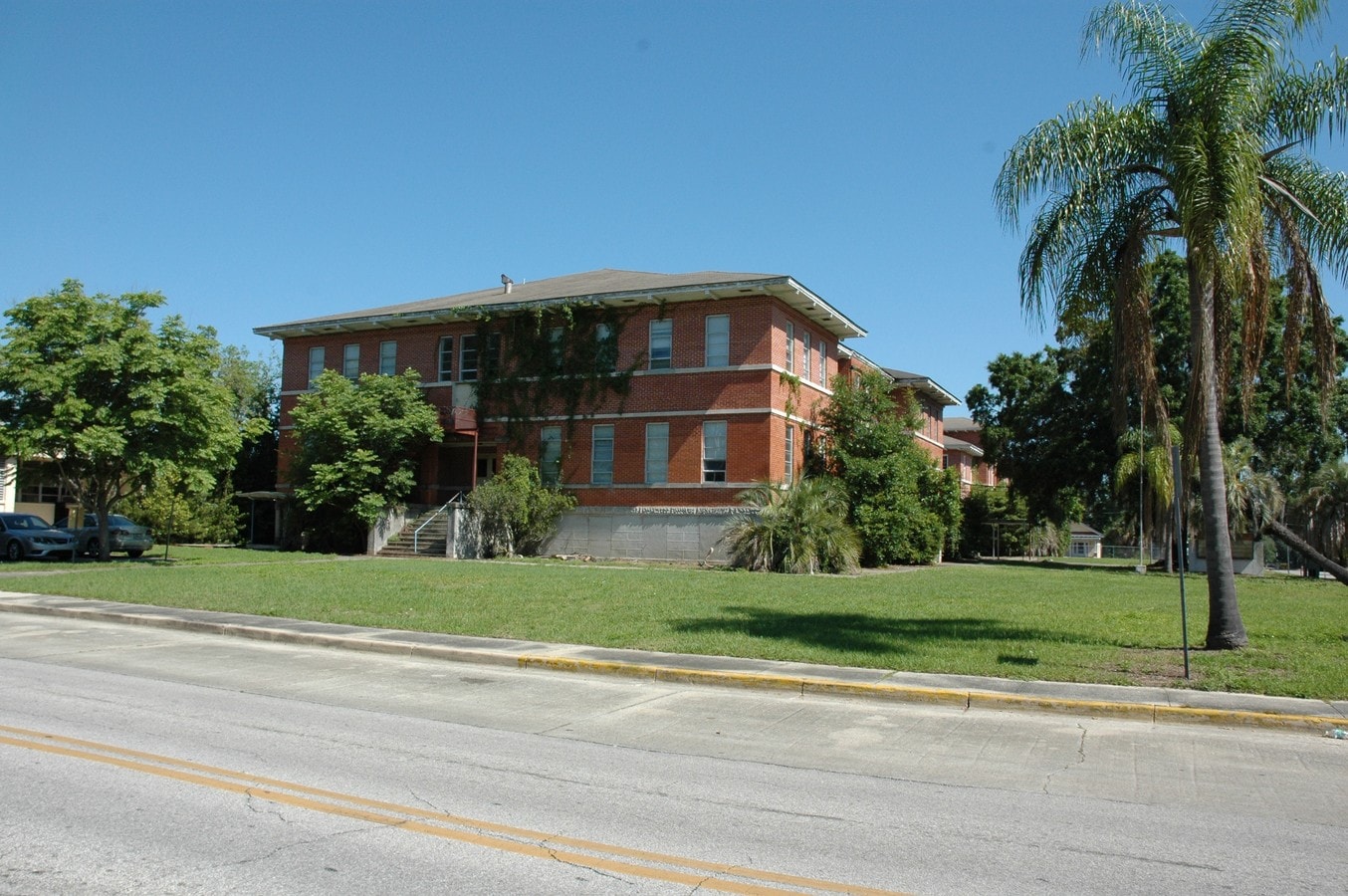 213 Lee St, Leesburg, FL 34748