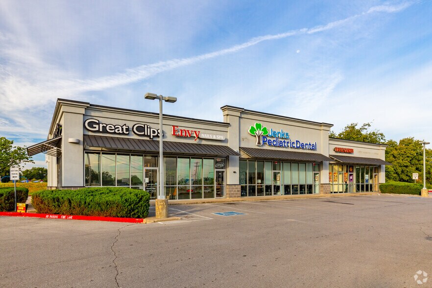 404 S Elm St, Jenks, OK for sale - Primary Photo - Image 1 of 1