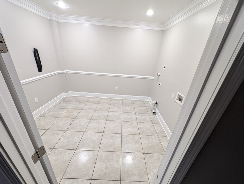 1317 Cedar Lane Rd, Greenville, SC for lease - Interior Photo - Image 2 of 16