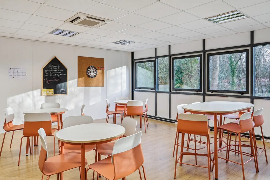 9 Avenue Des Améthystes, Nantes for lease - Interior Photo - Image 1 of 9