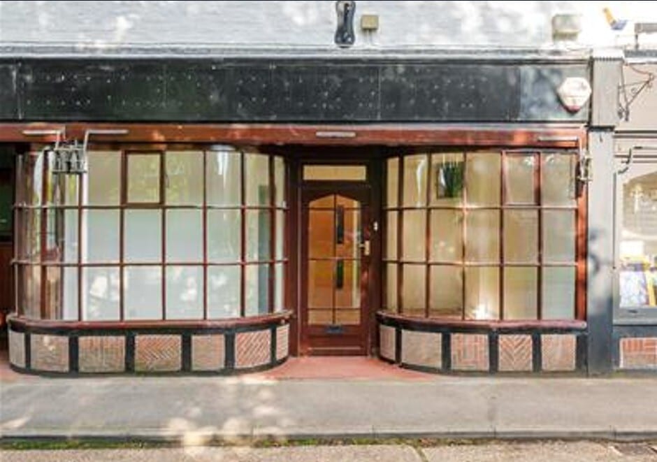 6 Bishopsmead Parade, East Horsley for lease Primary Photo- Image 1 of 2