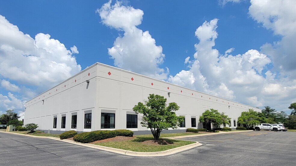 2002-2008 Bloomingdale Rd, Glendale Heights, IL for lease - Building Photo - Image 2 of 7