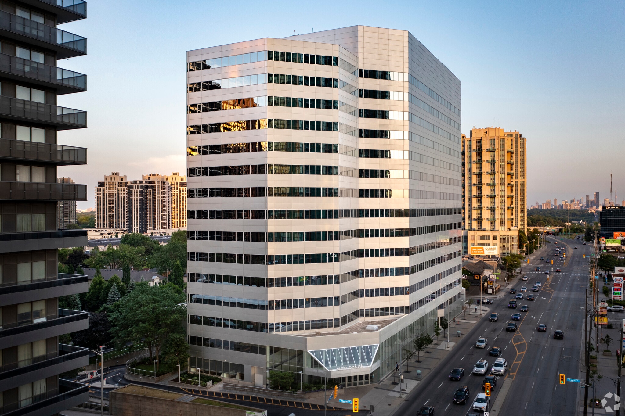 4711 Yonge St, Toronto, ON for lease Building Photo- Image 1 of 3