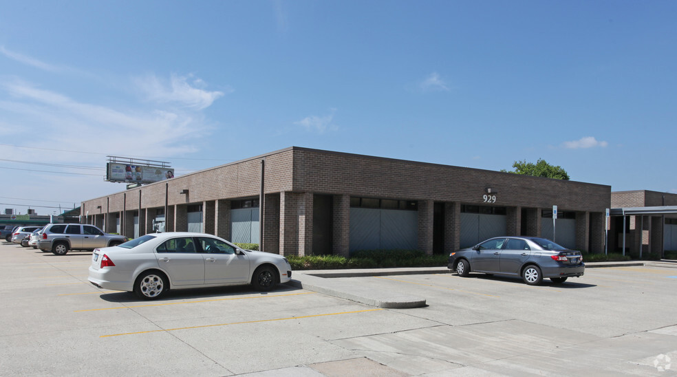 909-919 Graham Dr, Tomball, TX for lease - Primary Photo - Image 1 of 28