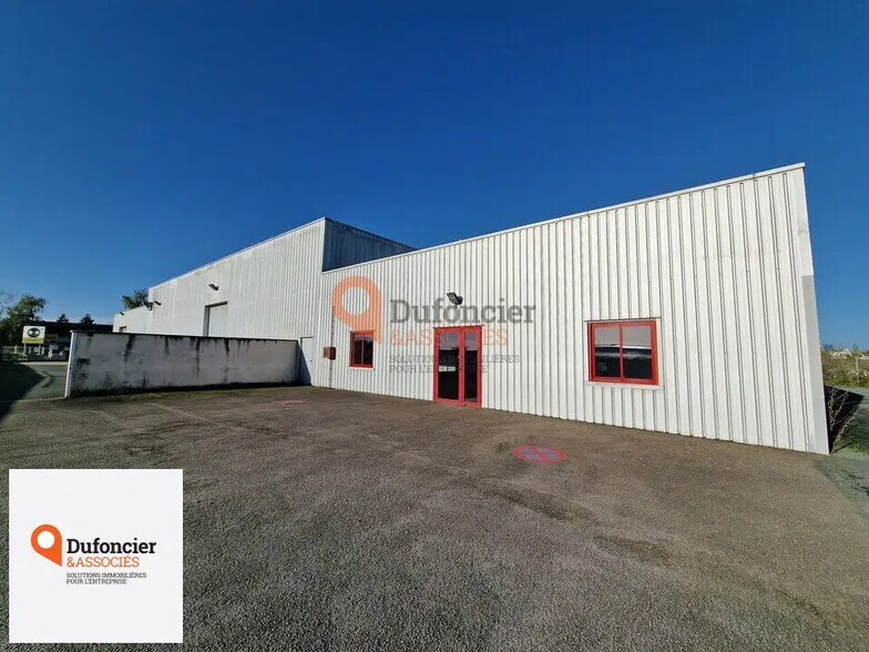 Office in Poitiers for lease - Building Photo - Image 3 of 12