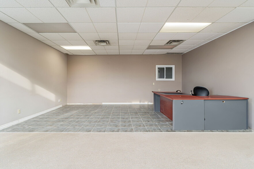 4811-4819 Boul Saint-Charles, Montréal, QC for lease - Building Photo - Image 3 of 30