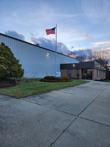 15005 Enterprise Way, Middlefield, OH for lease - Building Photo - Image 1 of 4