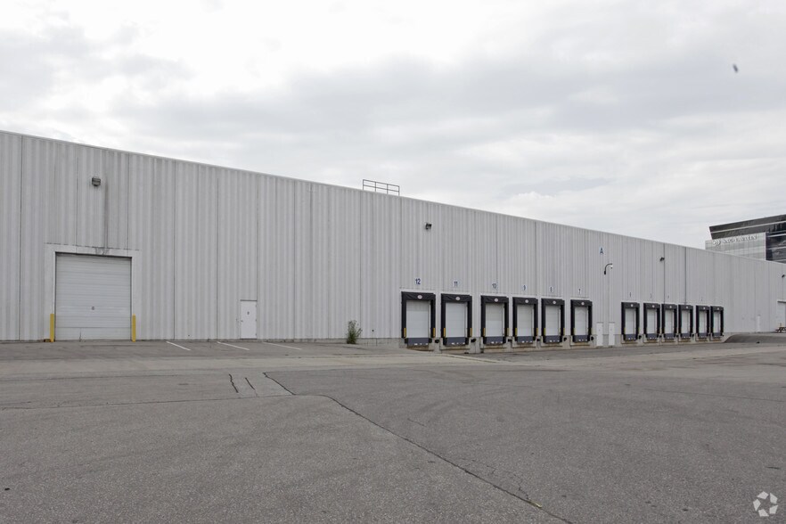 2351 Upper Middle Rd E, Oakville, ON for lease - Building Photo - Image 2 of 2