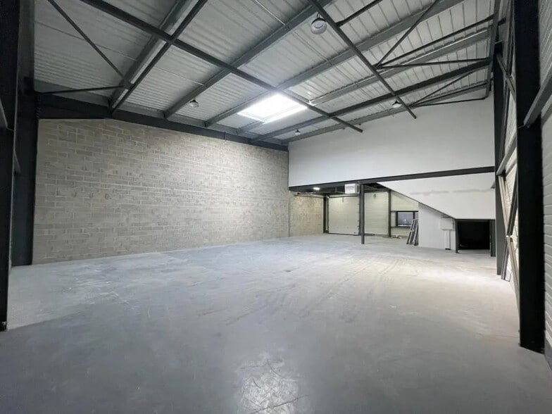 Industrial in Cormeilles-en-Parisis for lease - Interior Photo - Image 2 of 11