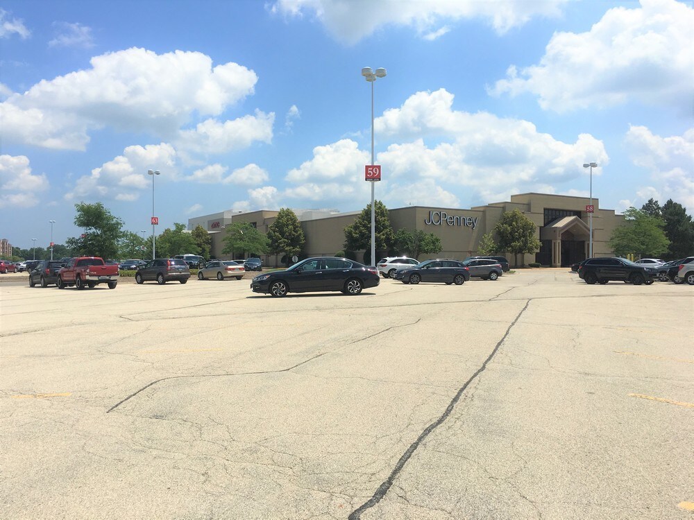 122 Hawthorn Center, Vernon Hills, IL for sale Building Photo- Image 1 of 1