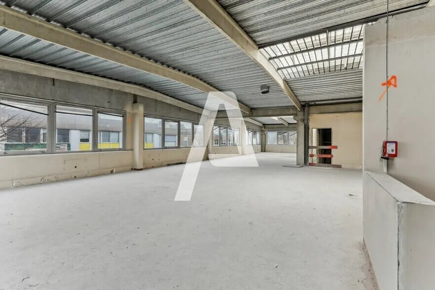 Flex in Ivry-sur-Seine for lease - Interior Photo - Image 2 of 5