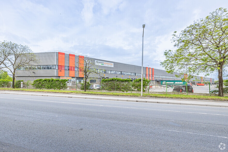 1-5 Route Du Bassin 6, Gennevilliers for lease - Primary Photo - Image 1 of 4