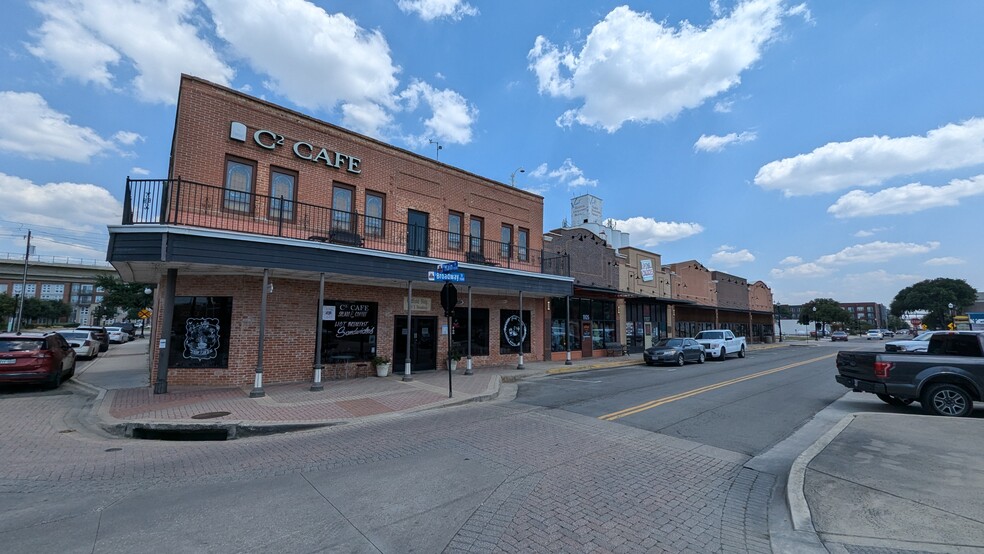 1101 S Broadway St, Carrollton, TX for sale - Building Photo - Image 1 of 19