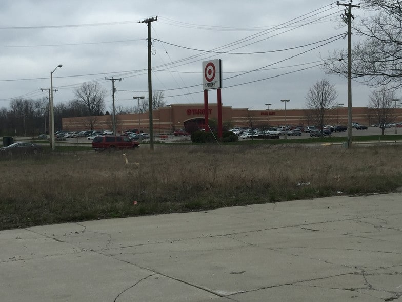 800 E Mcgalliard Rd, Muncie, IN for sale - Primary Photo - Image 1 of 1