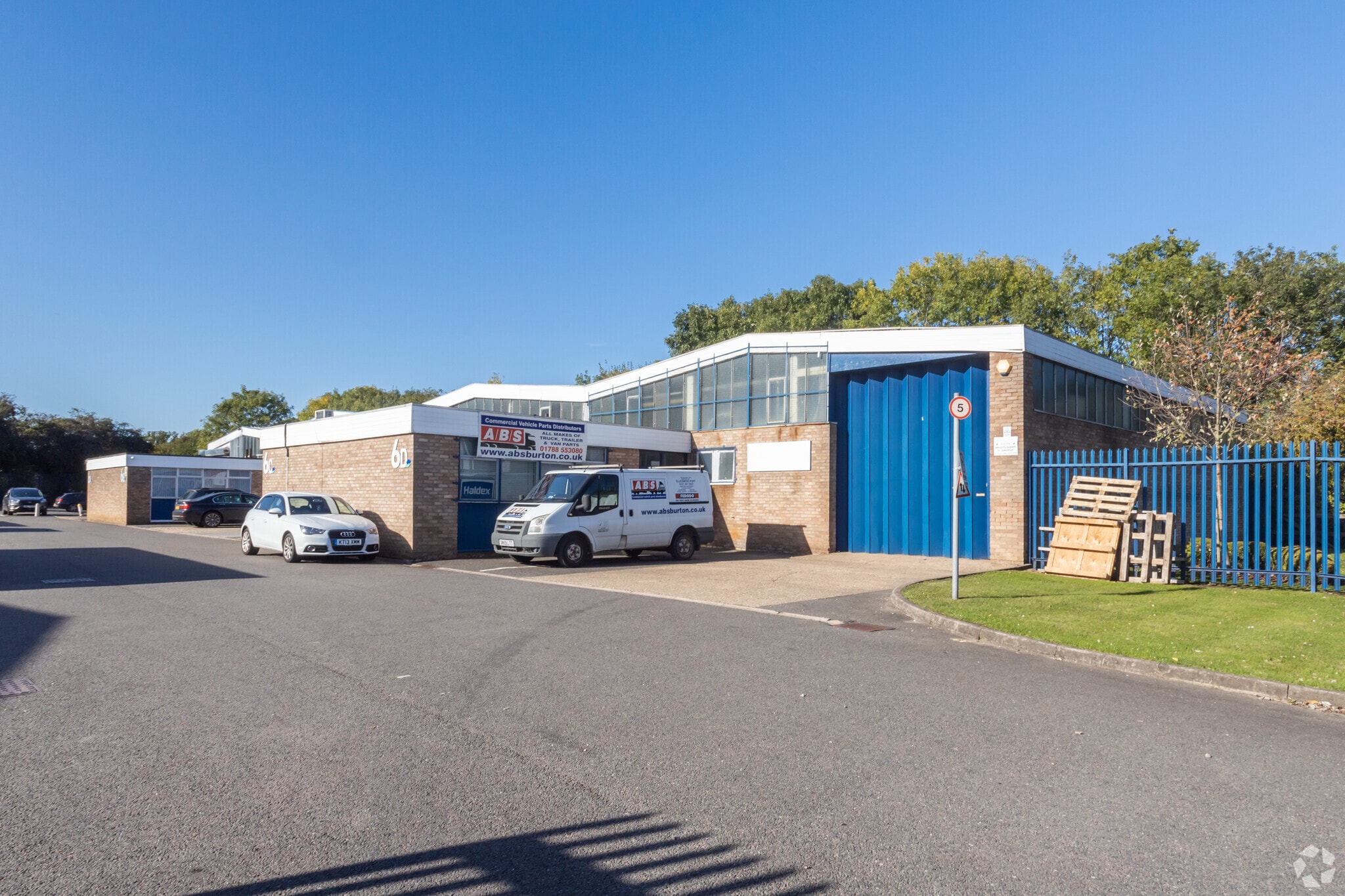 4-6 Consul Rd, Rugby for lease Primary Photo- Image 1 of 9