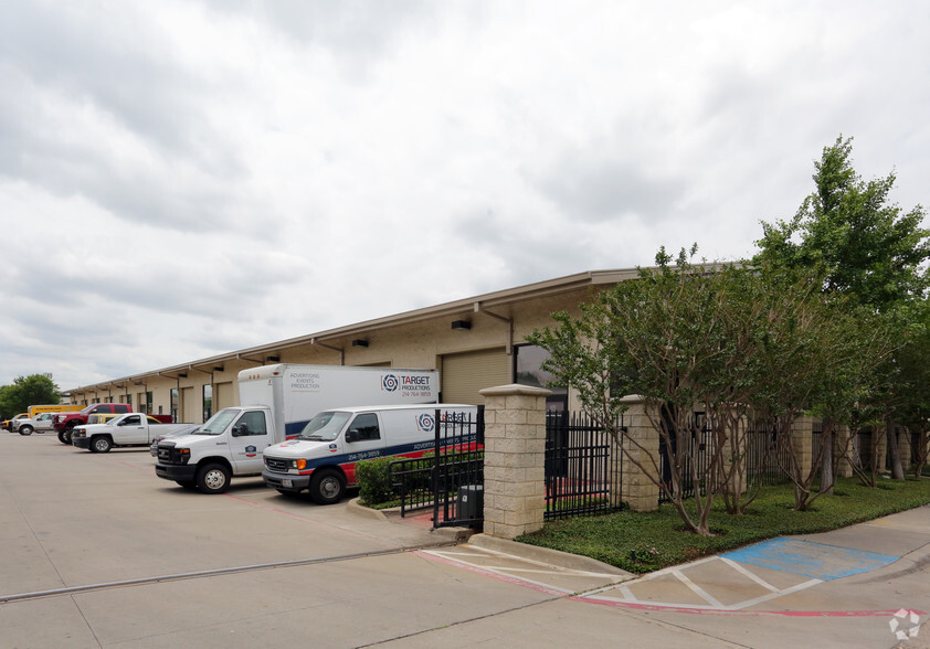 3738 Haggar Way, Dallas, TX for lease - Primary Photo - Image 1 of 4