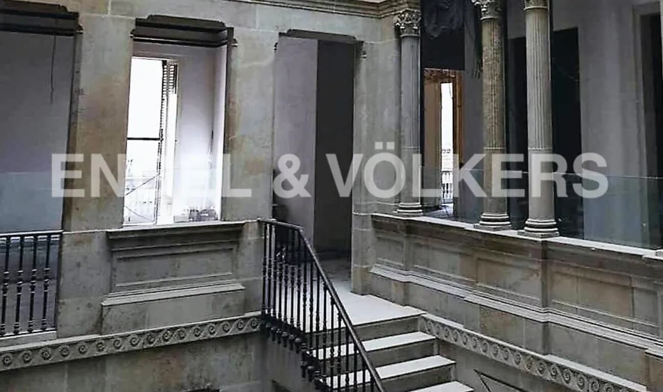 Retail in Barcelona, Barcelona for lease Interior Photo- Image 1 of 2