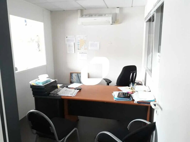 Office in Lormont for lease - Building Photo - Image 3 of 4