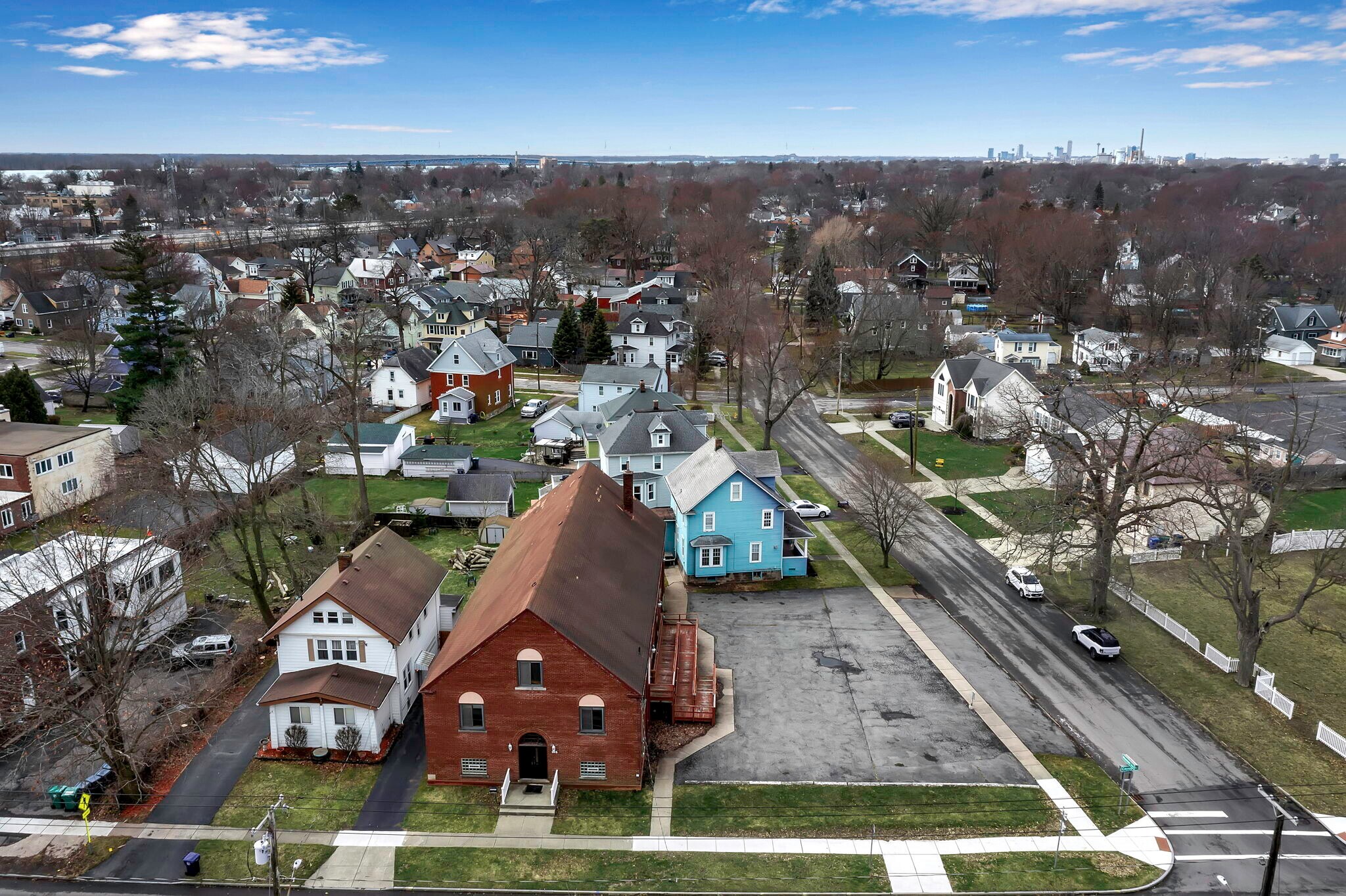 646 Cayuga Dr, Niagara Falls, NY for sale Primary Photo- Image 1 of 53