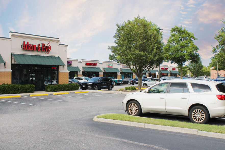 732-736 N Eden Way, Chesapeake, VA for lease - Building Photo - Image 2 of 9