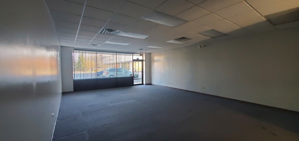 121 Springfield Ave, Joliet, IL for lease - Interior Photo - Image 3 of 22