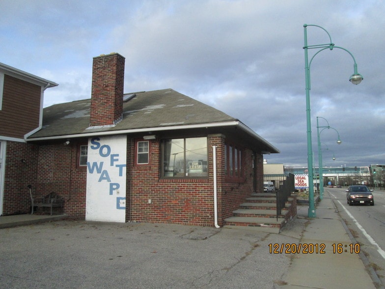 2105 Post Rd, Warwick, RI for sale - Primary Photo - Image 1 of 1