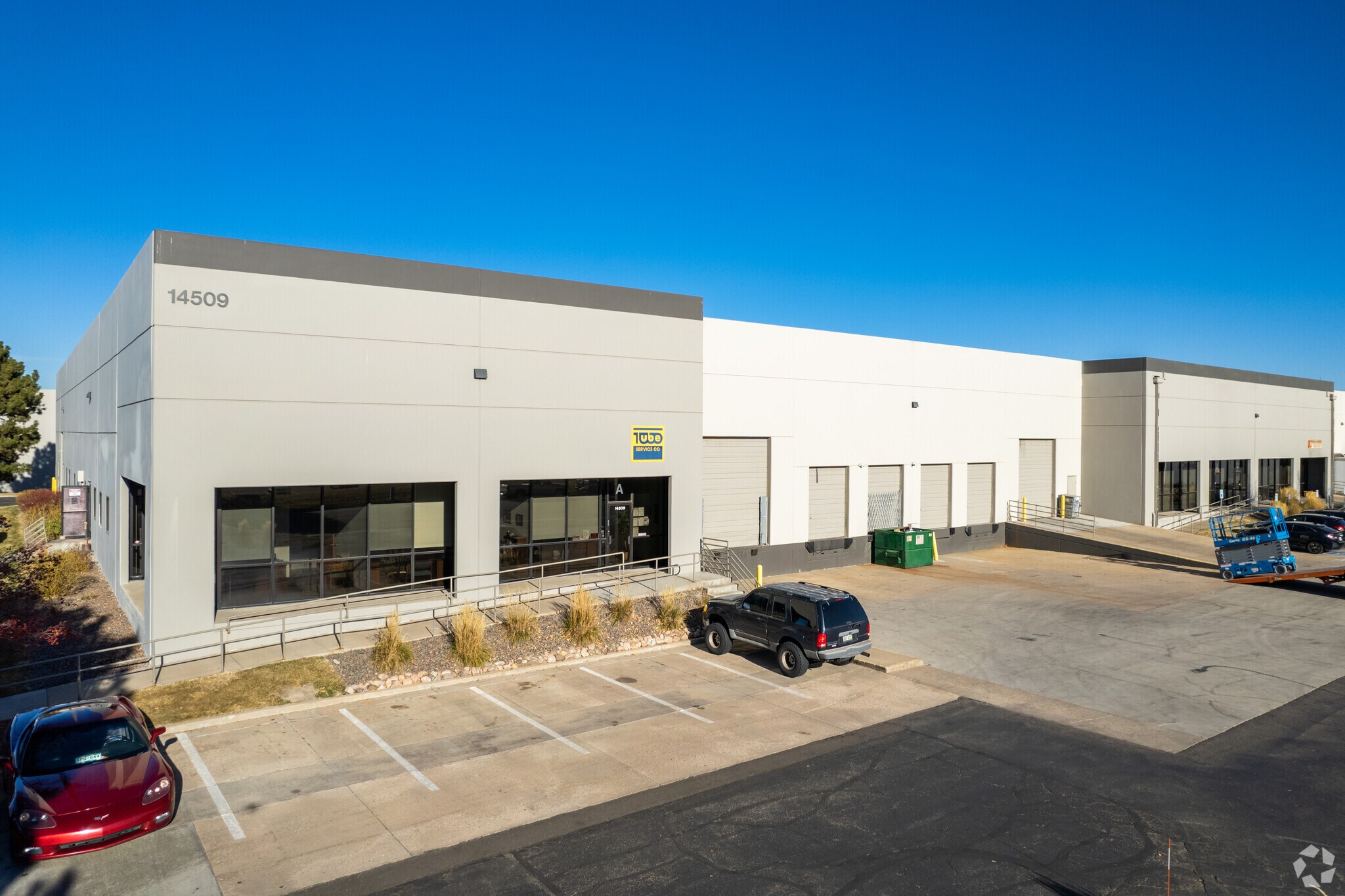 14705 E 33rd Pl, Aurora, CO for sale Primary Photo- Image 1 of 1