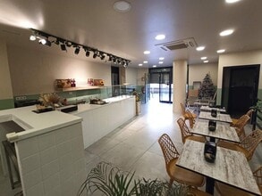 Retail in Barcelona, Barcelona for lease Interior Photo- Image 2 of 12