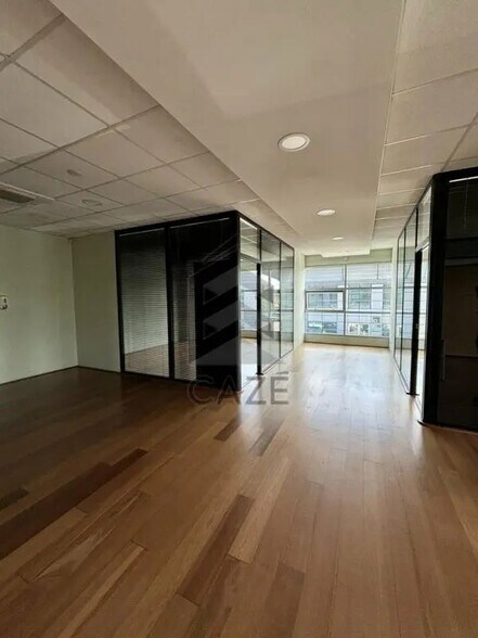 Office in Floirac for lease - Interior Photo - Image 3 of 16