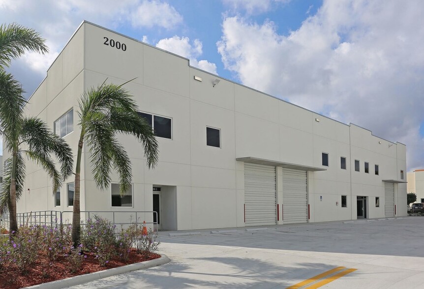 2000 NW 133rd Ave, Doral, FL for lease - Building Photo - Image 1 of 2