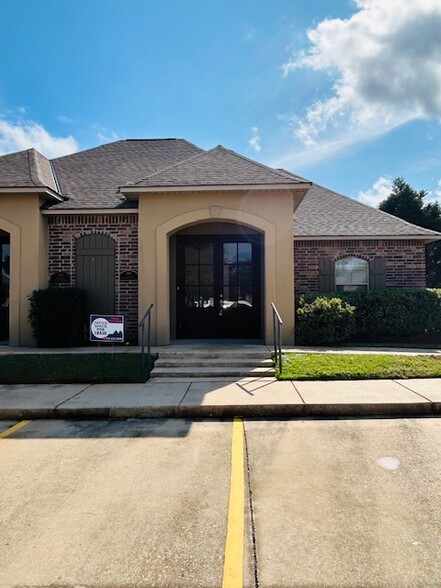 7607 Fern Ave, Shreveport, LA for lease - Building Photo - Image 1 of 13