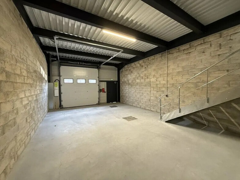 3 Rue Des Carrières, Épinay-sur-Seine for lease - Interior Photo - Image 3 of 7