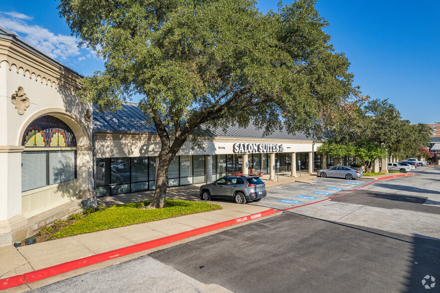 900 W Airport Fwy, Hurst, TX for lease - Building Photo - Image 1 of 13