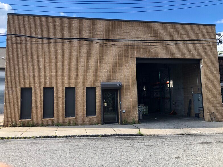 207 Latimer Ave, Staten Island, NY for sale - Building Photo - Image 1 of 1