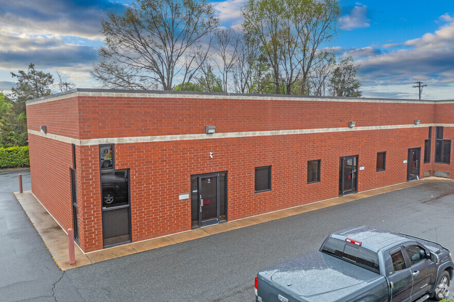 10810 Southern Loop Blvd, Pineville, NC for lease - Building Photo - Image 2 of 6