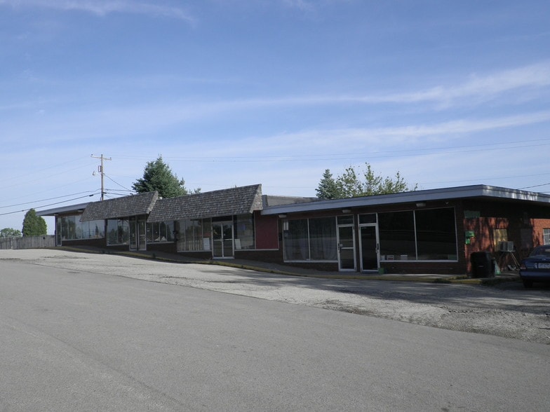 3 W Hempfield Dr, Irwin, PA for lease - Building Photo - Image 2 of 24