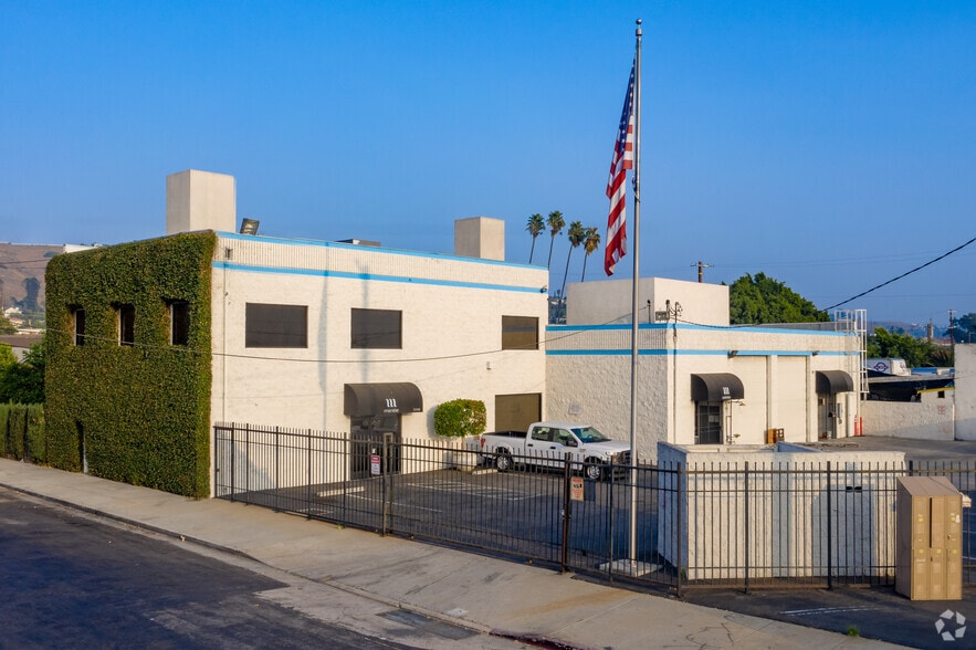 1114 N San Fernando Rd, Los Angeles, CA for lease - Primary Photo - Image 1 of 6
