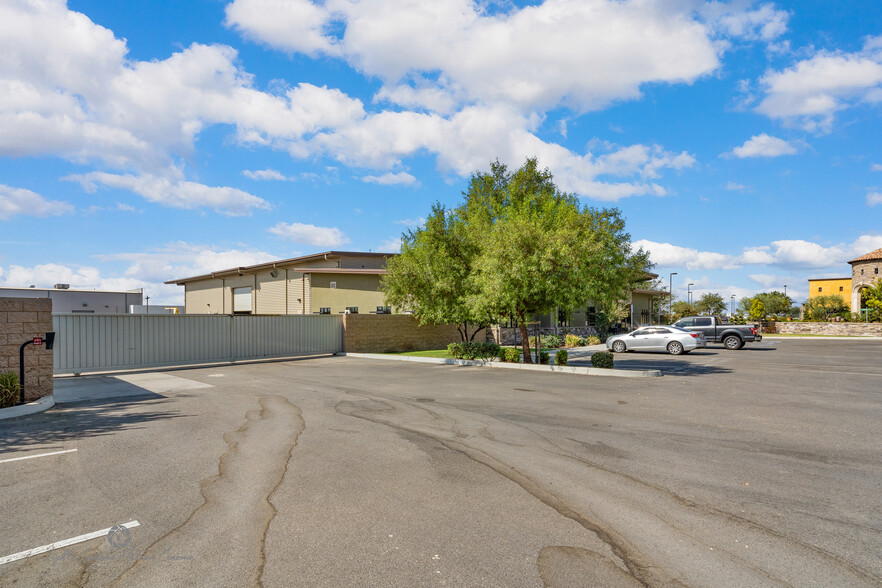 34929 Flyover Ct, Bakersfield, CA for lease - Building Photo - Image 2 of 17