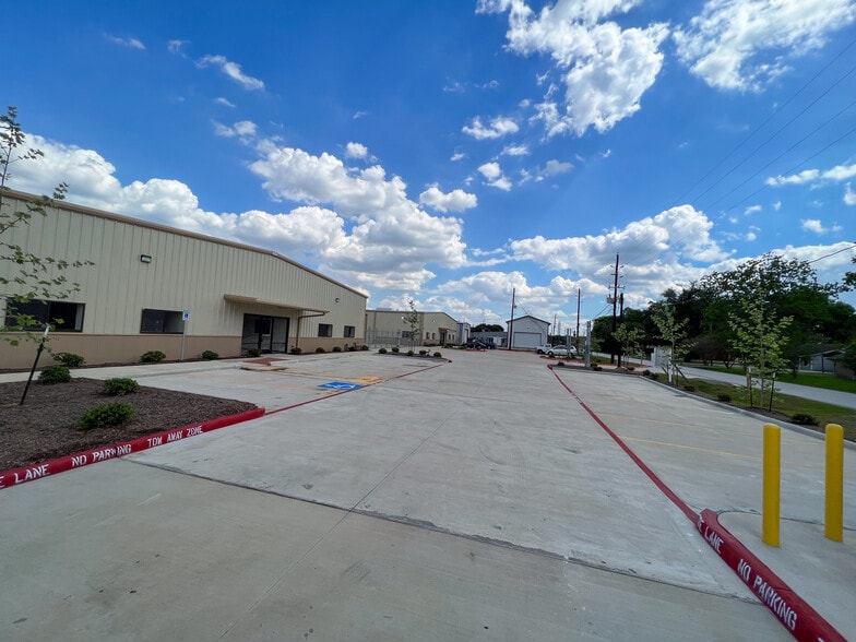 3410 Longhorn Dr, Houston, TX 77084 9,600 SF Stand Alone Office