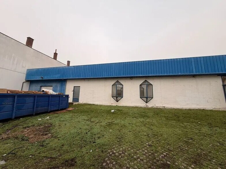 Flex in Villeurbanne for sale - Building Photo - Image 2 of 8