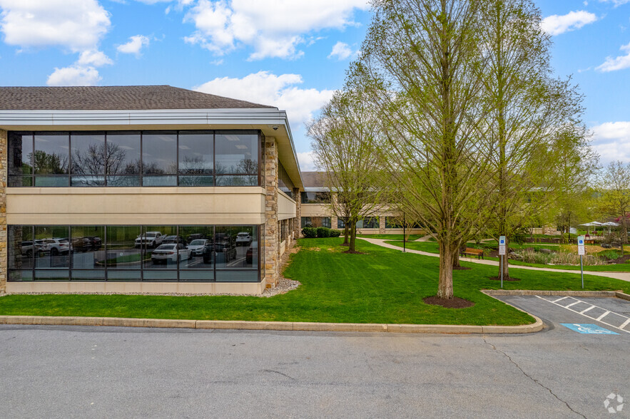 600 Chesterfield Pky, Malvern, PA for lease - Building Photo - Image 2 of 6