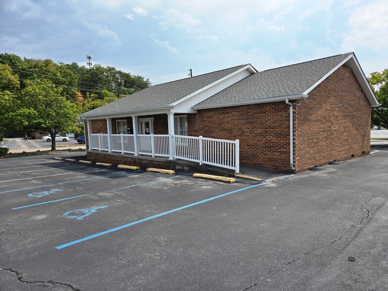 1901 Brookside Dr, Kingsport, TN for lease - Building Photo - Image 2 of 4