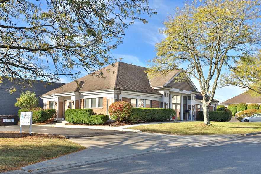 2425 Deewood Dr, Columbus, OH for sale - Building Photo - Image 2 of 32