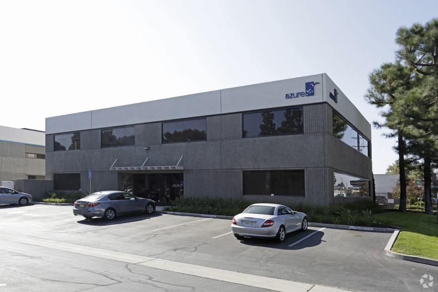 1071 N Batavia St, Orange, CA for lease - Primary Photo - Image 1 of 13