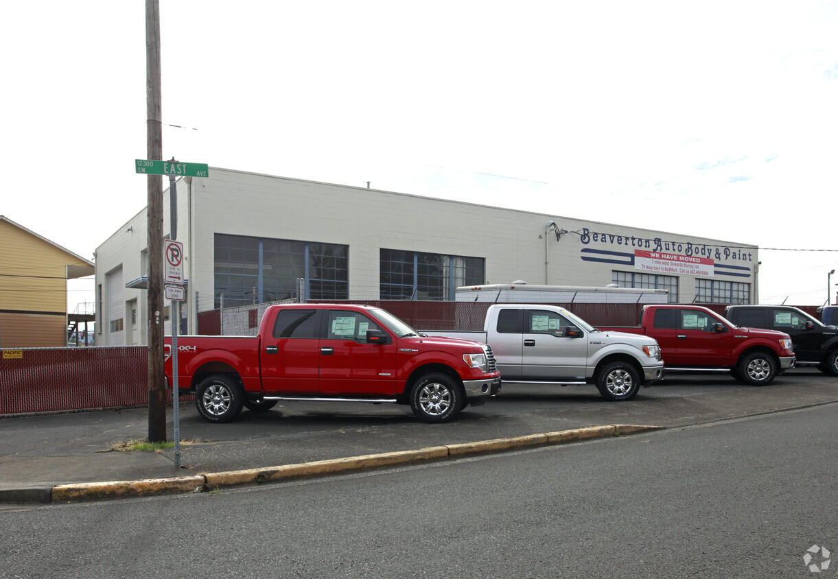 12325-4200 SW Canyon Rd, Beaverton, OR for lease Building Photo- Image 1 of 2