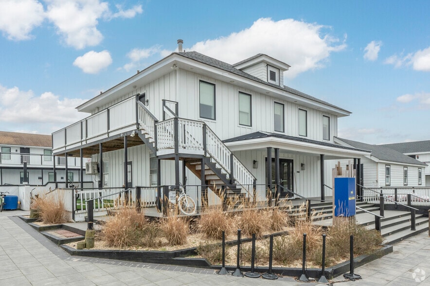 25 Cayuga Walk, Ocean Bay Park, NY for sale - Primary Photo - Image 1 of 6